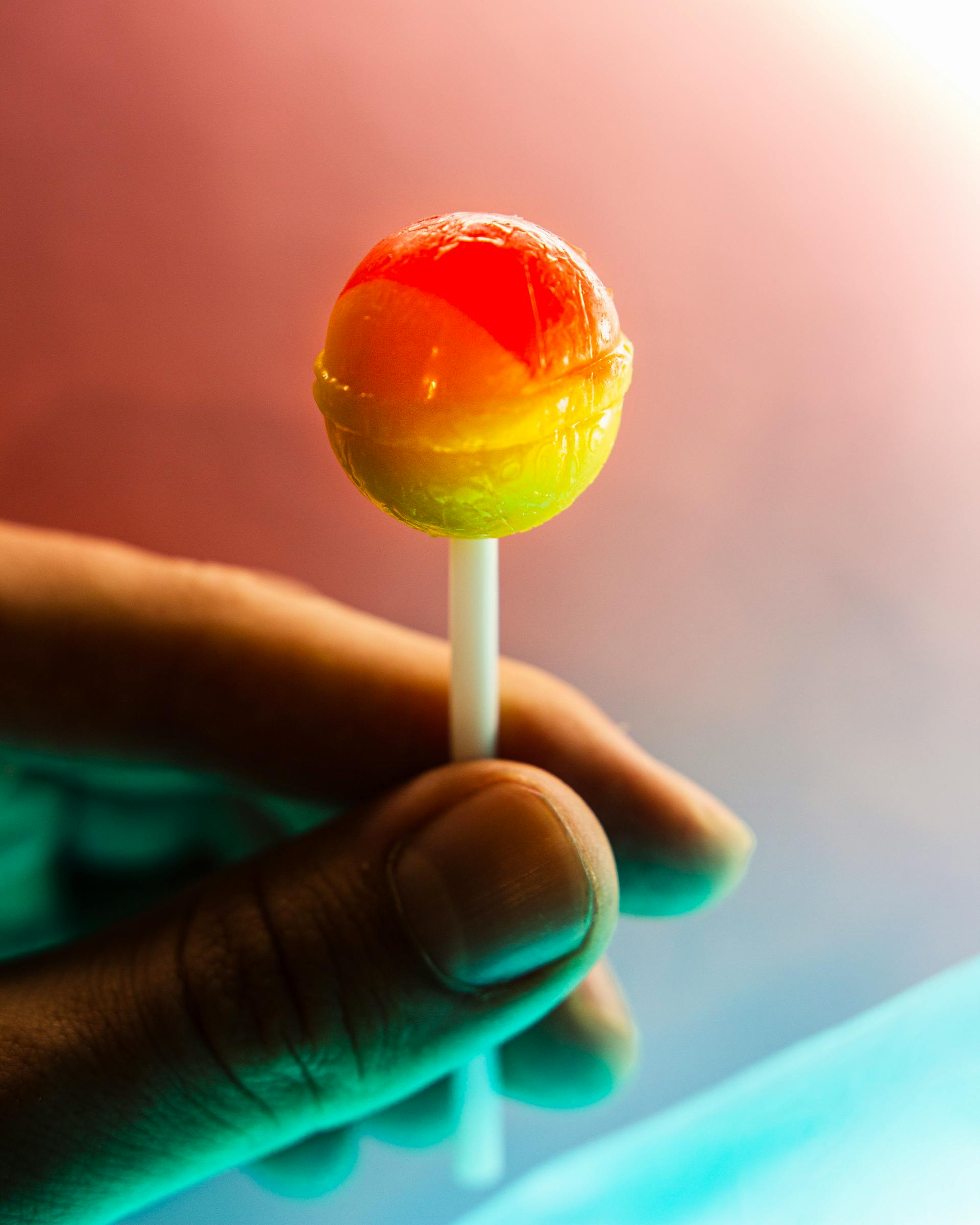 Nightclub Offers Lollipops to Curb Noise Complaints